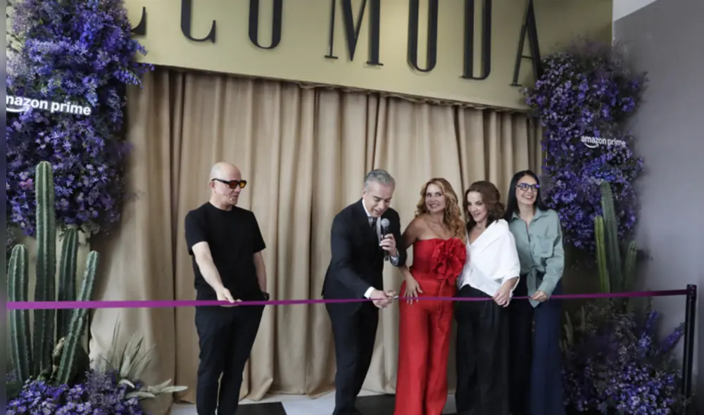 Parte del elenco de  la serie ‘Betty, la Fea: La Historia continúa’, participaron en la inauguración de 'Ecomoda'.  Foto: EFE/ Carlos Ortega