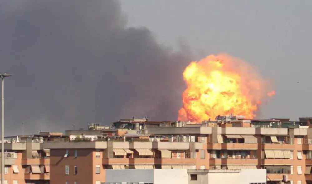 El gran incendio en Roma dejó en cenizas varias casas e hirió a 27 personas. Foto: composición LR/ X
