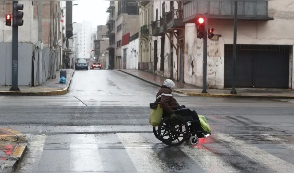 Lima alcanzó una humedad del 100% desde el primer día de julio 2025. Foto: Marco Cotrina/LR