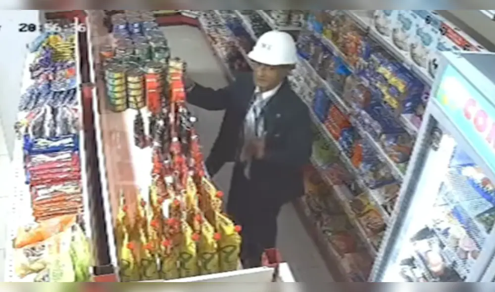 Los negocios aledaños alertan que este delincuente es reincidente, vistiéndose con trajes formales para pasar desapercibido.