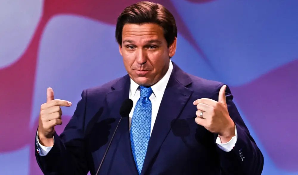 Ron DeSantis impulsa la Ley de Licencia Universal en Florida este 2025.