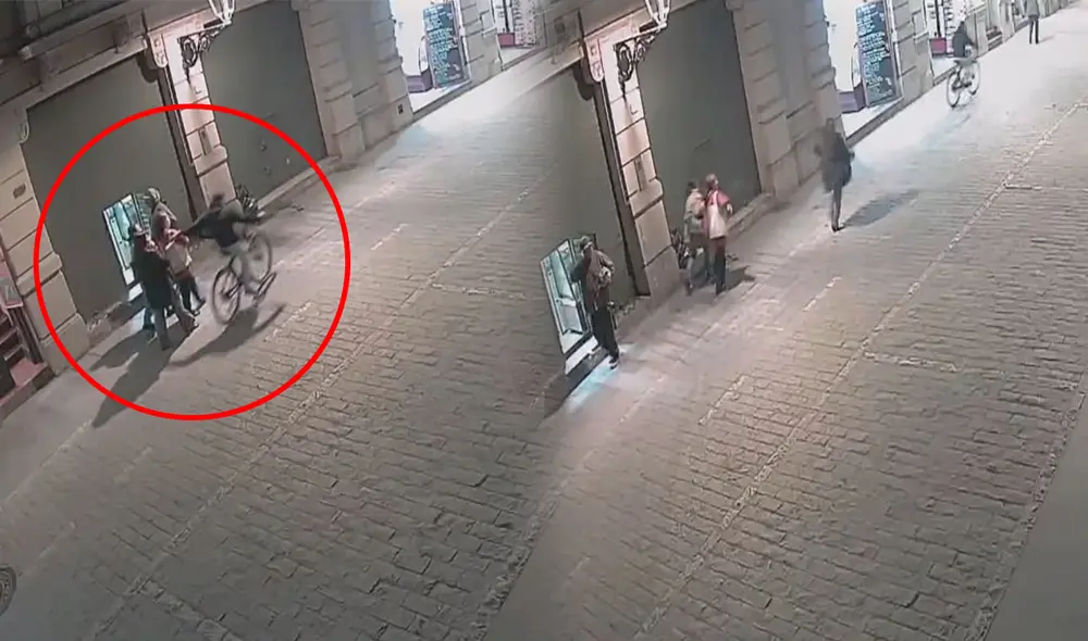 Mujer es víctima de robo de celular en pleno Cercado de Lima