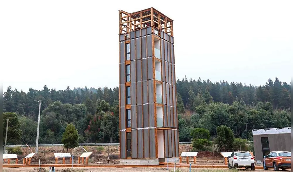 La Torre Experimental Peñuelas inició su proyecto en 2015 como parte de una investigación impulsado por el Centro UC de Innovación en Madera (CIM UC). Foto: Madera 21. La Torre Experimental Peñuelas inició su proyecto en 2015 como parte de una investigación impulsado por el Centro UC de Innovación en Madera (CIM UC). Foto: Madera 21.
