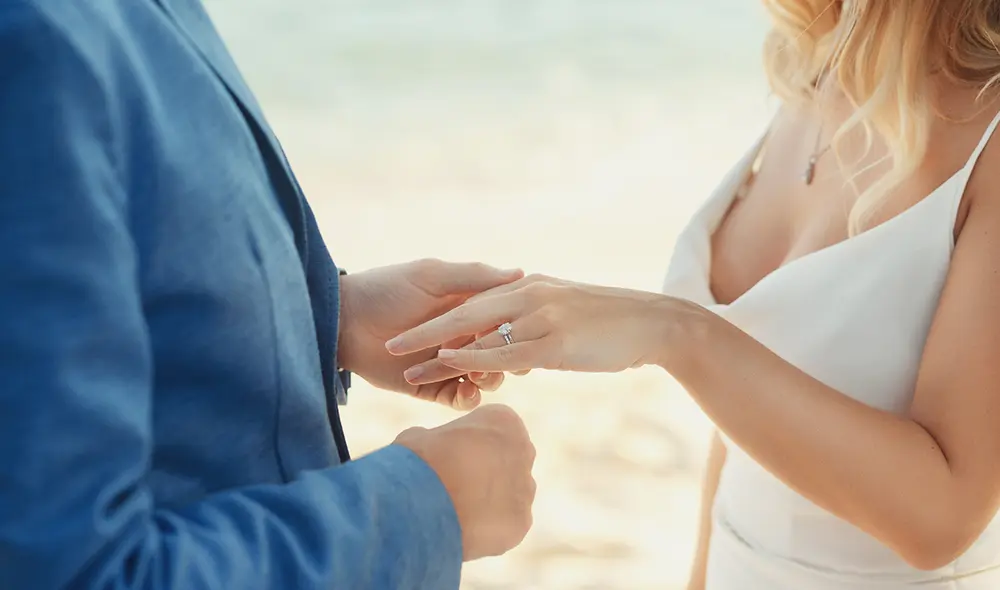 Turista lucha por su vida tras sufrir un desmayo cuando su pareja le pidió matrimonio en Grecia: tuvo una hemorragia cerebral.Foto: Freepik