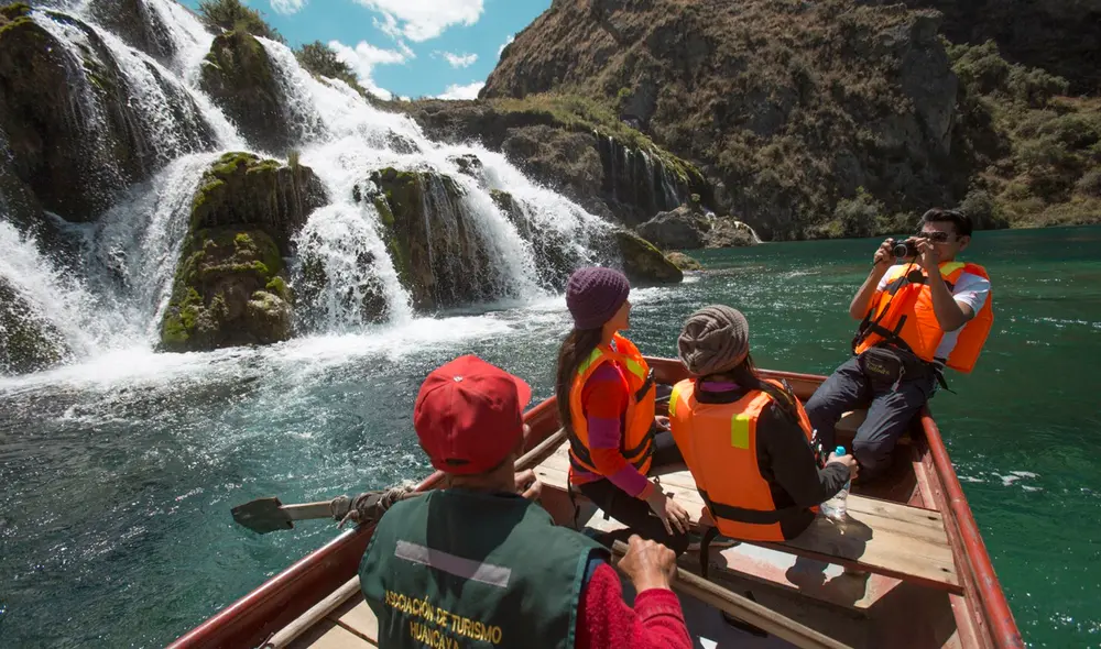Yauyos ofrece actividades como trekking, paseos en bote y recorridos por lagunas para conectar con la naturaleza.