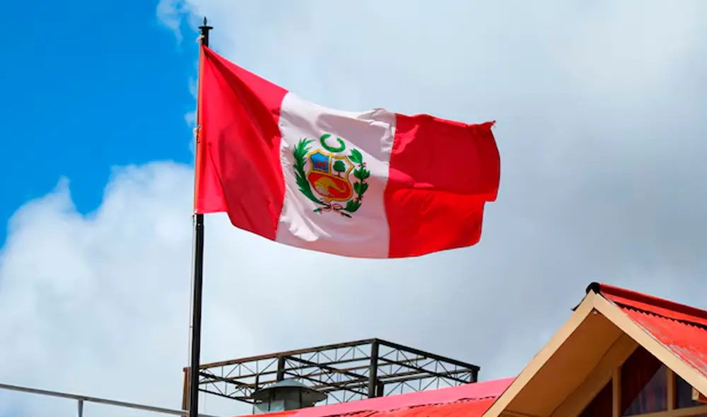 Colocar la bandera en mal estado en la fachada de tu casa equivaldría a una multa de S/2.500.