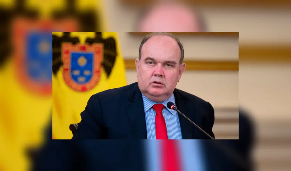 Rafael López Aliaga también confirmó que se retirará el 12 de octubre para evaluar su postulación a la presidencia. Foto: MML