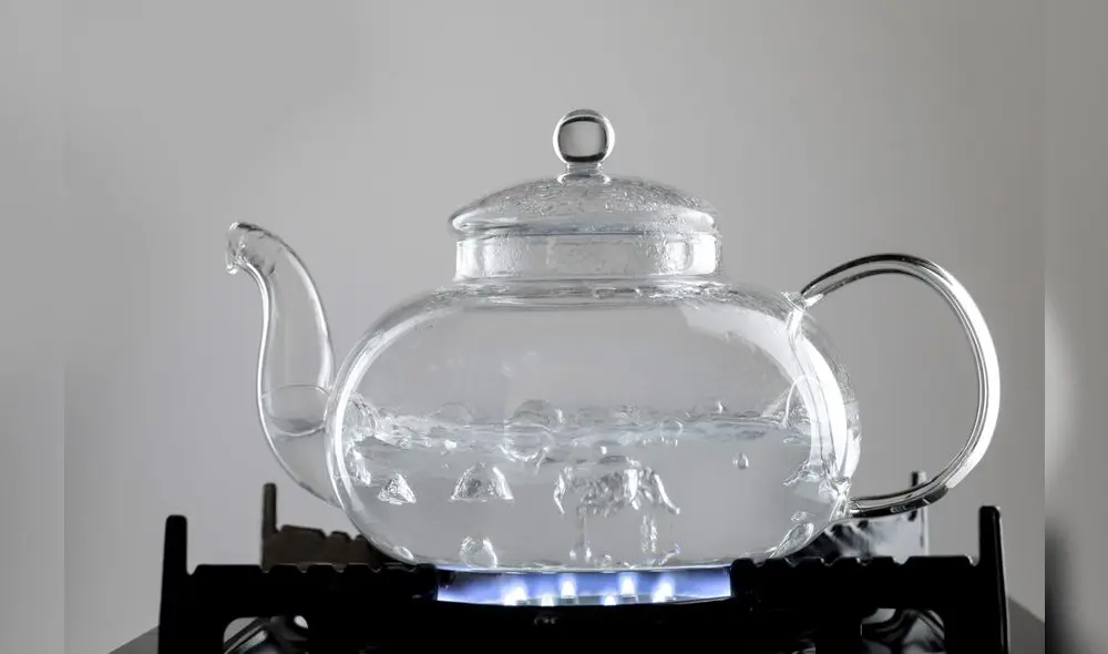 El estudio revela que hervir y filtrar el agua potable elimina los microplásticos y nanoplásticos. Foto: Freepik