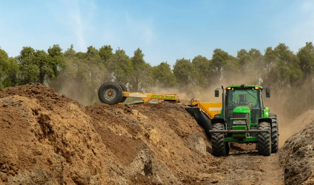 La empresa invirtió en maquinaria y tecnologías agrícolas para procesar hojas y residuos de caña. La empresa invirtió en maquinaria y tecnologías agrícolas para procesar hojas y residuos de caña.