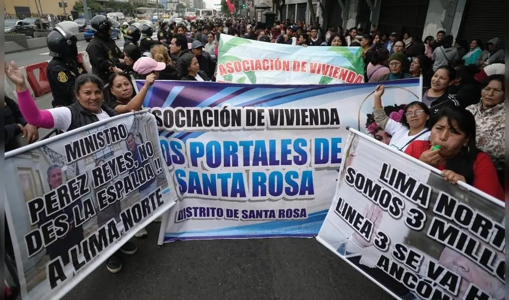 Manifestantes de Lima Norte exigen ampliación de la Línea 3 del Metro, se sienten discriminados por el Gobierno.