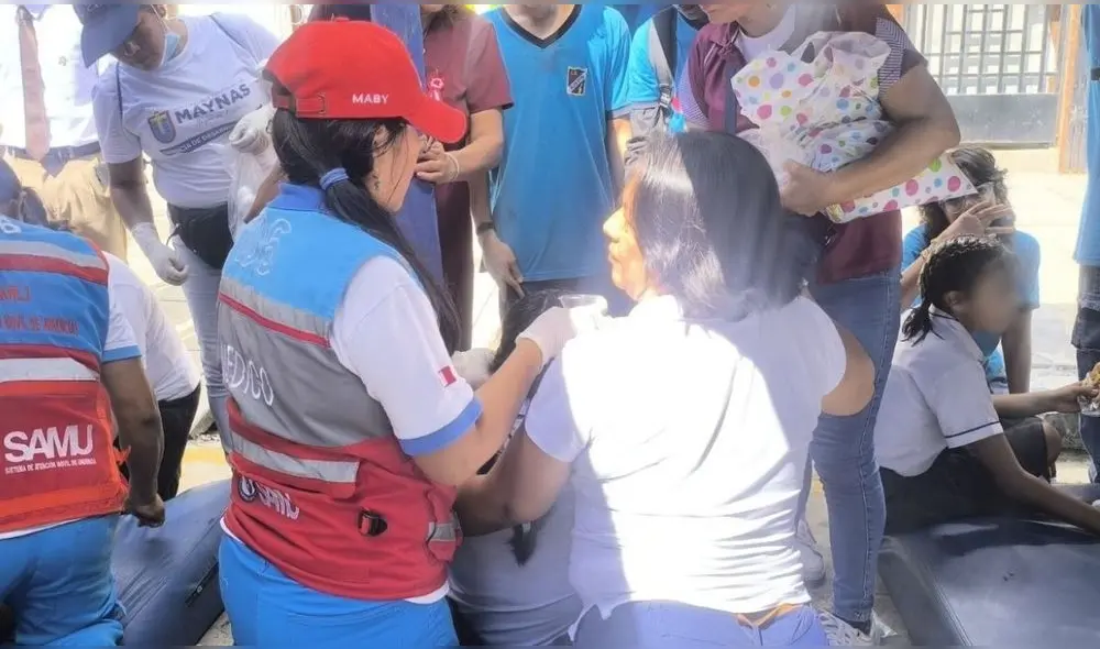Personal del SAMU brindó atención a los menores durante el desfile escolar en Iquitos. Foto: Yazmín Araujo/LR