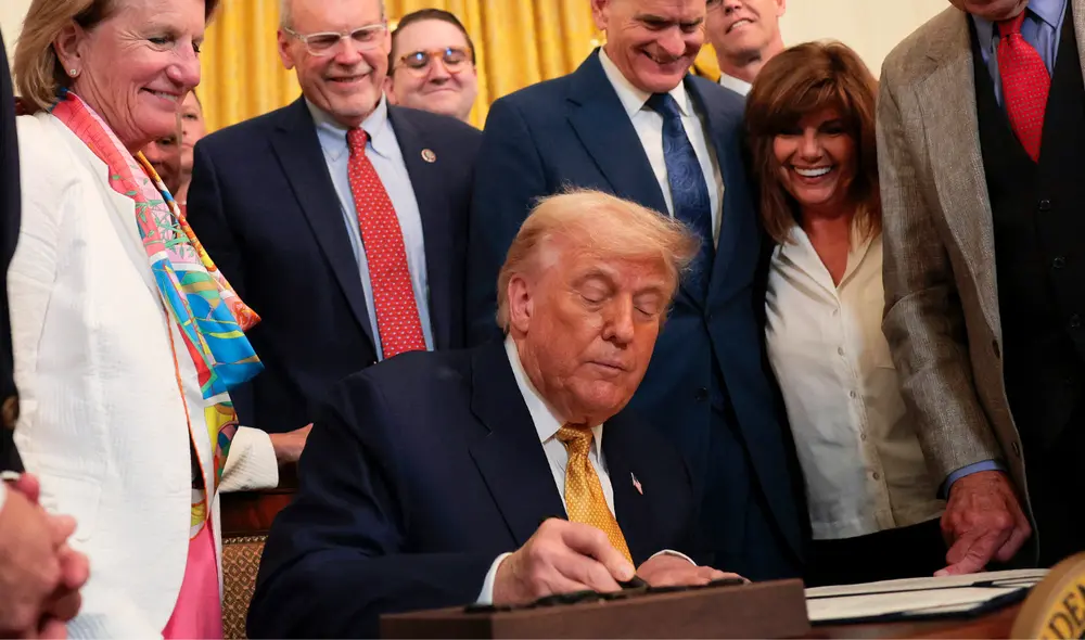 Trump anuncia sanciones por fentanilo y promete cárcel para traficantes durante acto en Washington. Trump anuncia sanciones por fentanilo y promete cárcel para traficantes durante acto en Washington.