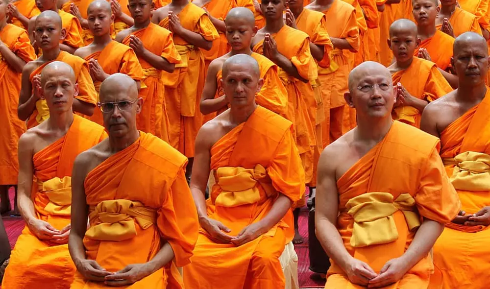 Al menos 9 monjes en Tailandia fueron extorsionados por una mujer.