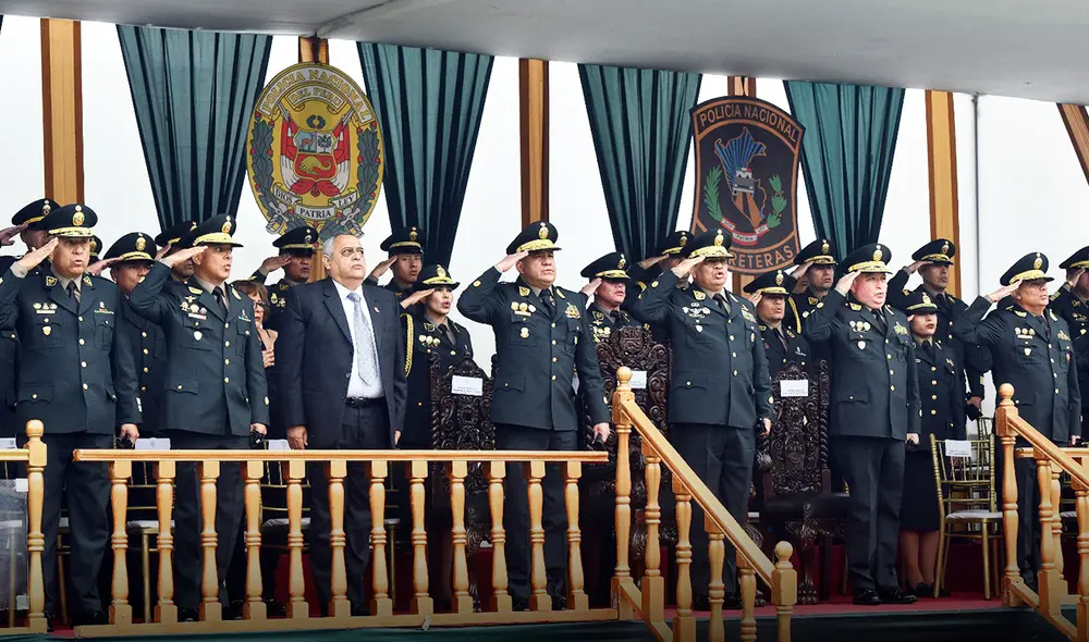 Abogado del diablo. El ex Ministro del Interior Juan Santivañez, patrocinó a los prófugos suboficiales PNP en retiro Cesar Cutti Sueldo, Fernando Chuquisengo y Edgardo Vilela Mandujano integrantes del "Escuadrón de la Muerte". Foto: La República