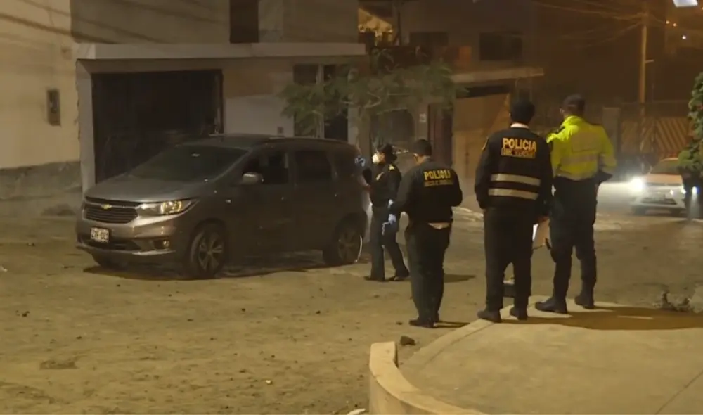 Mujer es asesinada de múltiples disparos dentro de un auto en Manchay.