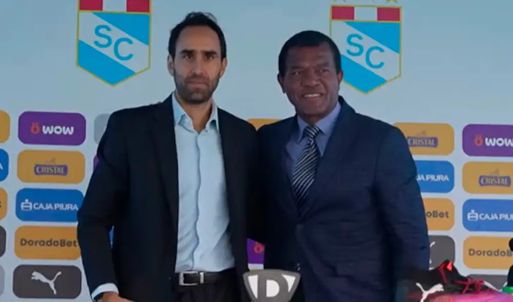 Joel Raffo presentó oficialmente a Julio César Uribe como director general de fútbol. Foto: captura de Cristal TV