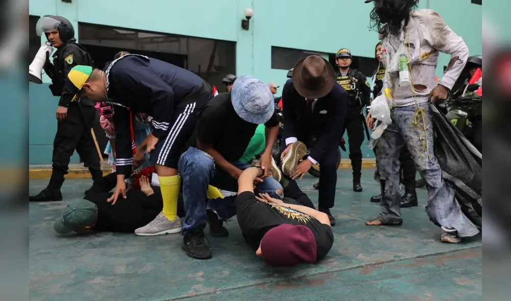 Agentes del Grupo Terna salen disfrazados a patrullar las calles, informó la Policía. Foto: PNP Agentes del Grupo Terna salen disfrazados a patrullar las calles, informó la Policía. Foto: PNP