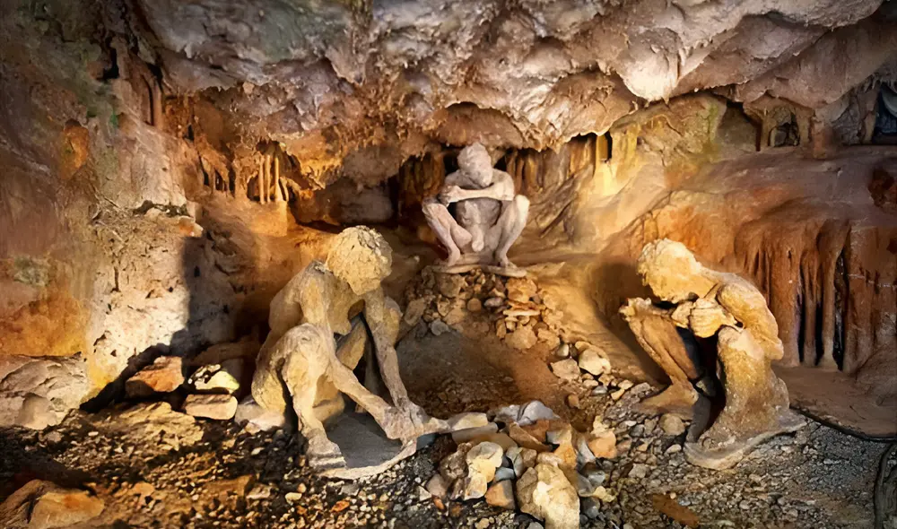 El muro de piedra ubicado dentro de la Cueva de Theopetra data de hace 23.000 años.