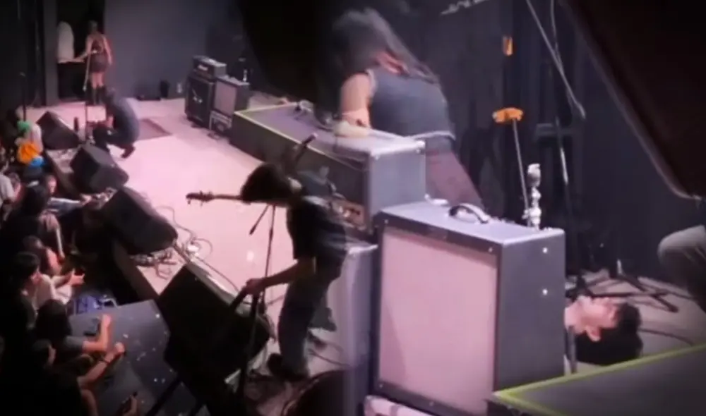 Un músico de la banda peruana Cometa a la Deriva sufrió una descompensación luego de una intensa descarga eléctrica. Un músico de la banda peruana Cometa a la Deriva sufrió una descompensación luego de una intensa descarga eléctrica.