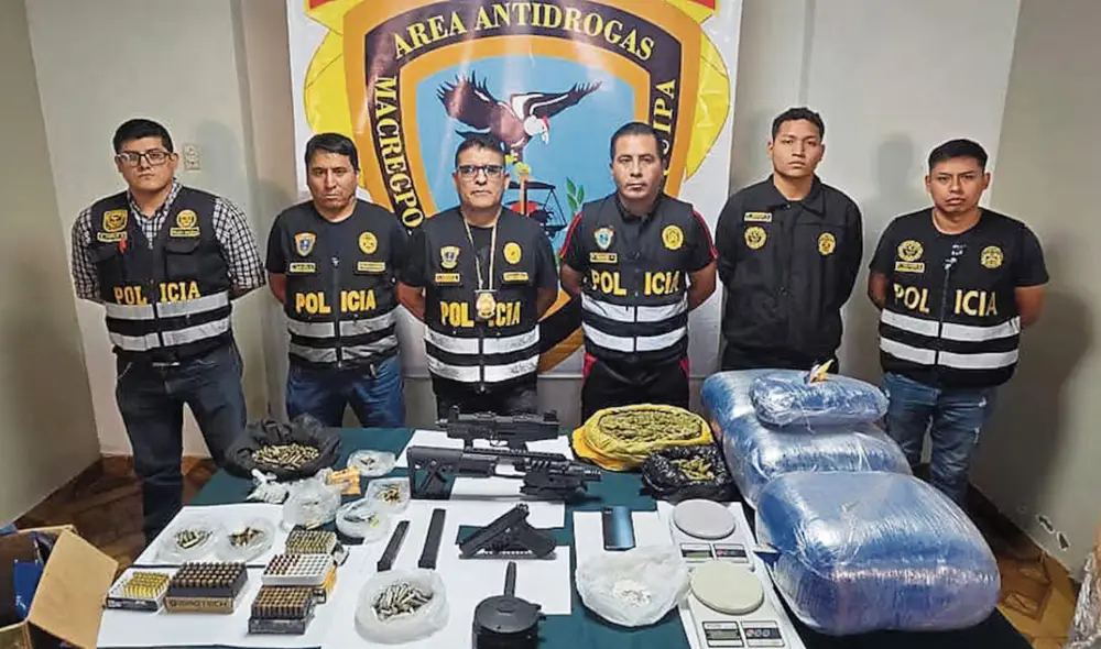 Los policías hallaron varias armas de fuego.