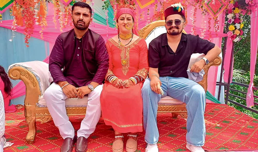 Los hermanos Pradeep y Kapil Negi se casaron con la misma mujer en India.