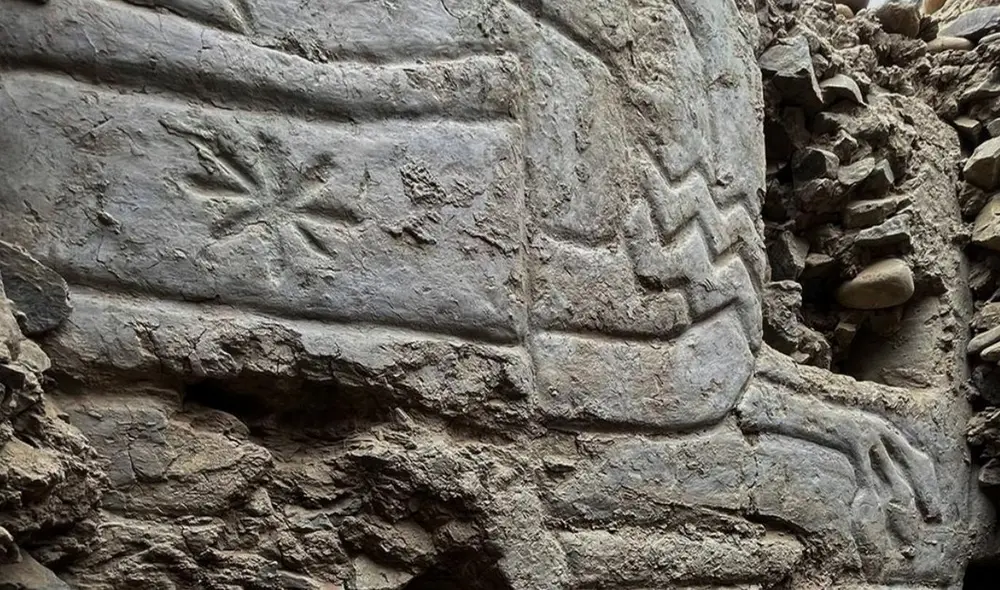 Hallan mural intacto tridimensional con más de 3000 años en Perú.