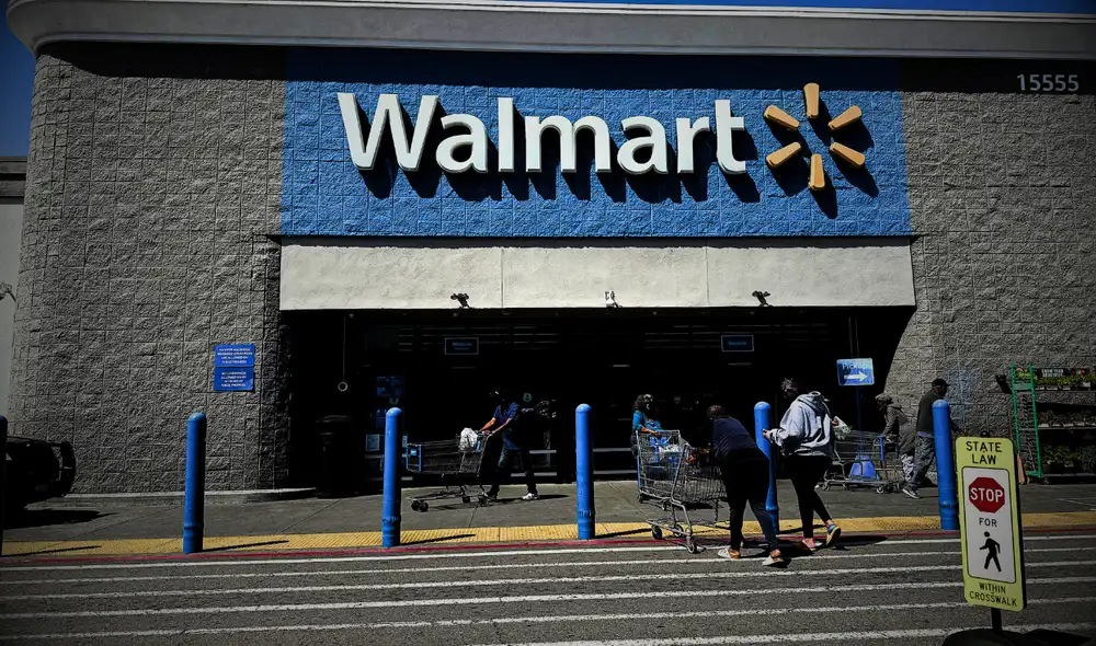 Dos hombres sentenciados por robo organizado en Walmart tras robar mercancías por más de US$140.000.