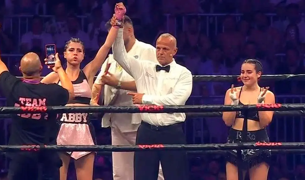 Abby logró poner a RoRo en conteo de protección en el primer round