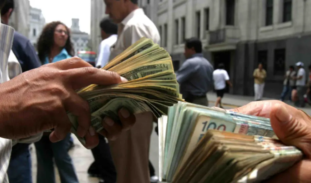 La caída del 8,5% del dólar refleja la desconfianza en la economía estadounidense. Foto: Andina La caída del 8,5% del dólar refleja la desconfianza en la economía estadounidense. Foto: Andina