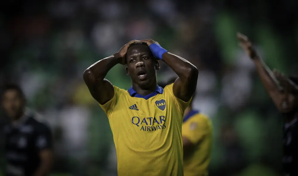 Luis Advíncula es muy cuestionado por su nivel con Boca Juniors en el 2025. Foto: AFP