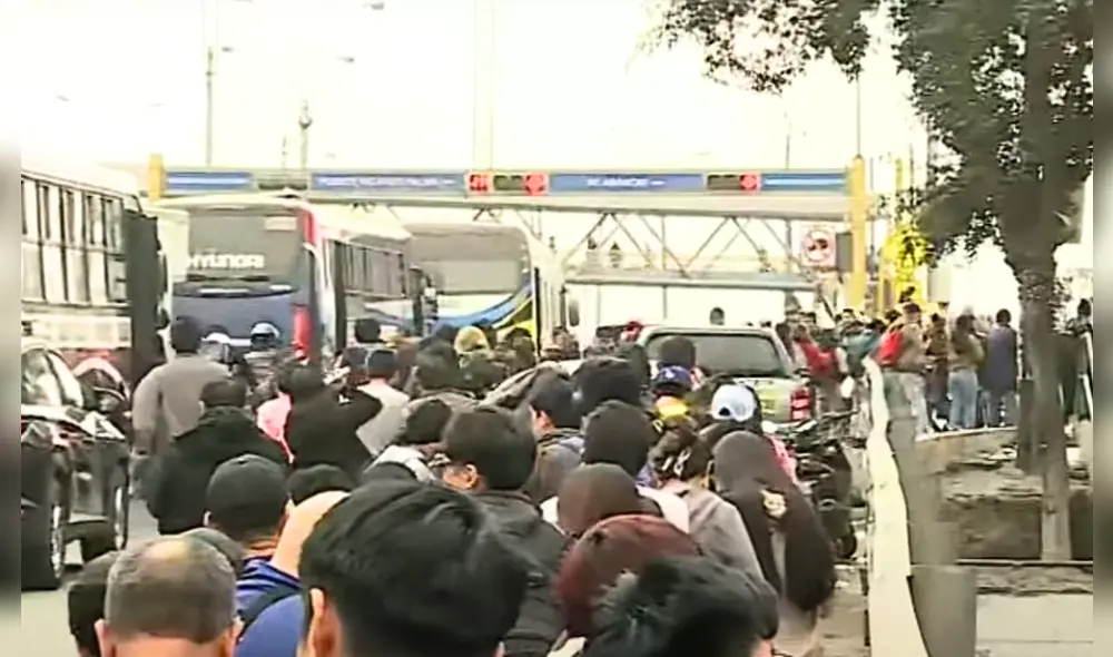 Impiden acceso de transeúntes al Centro de Lima. Foto: Latina.
