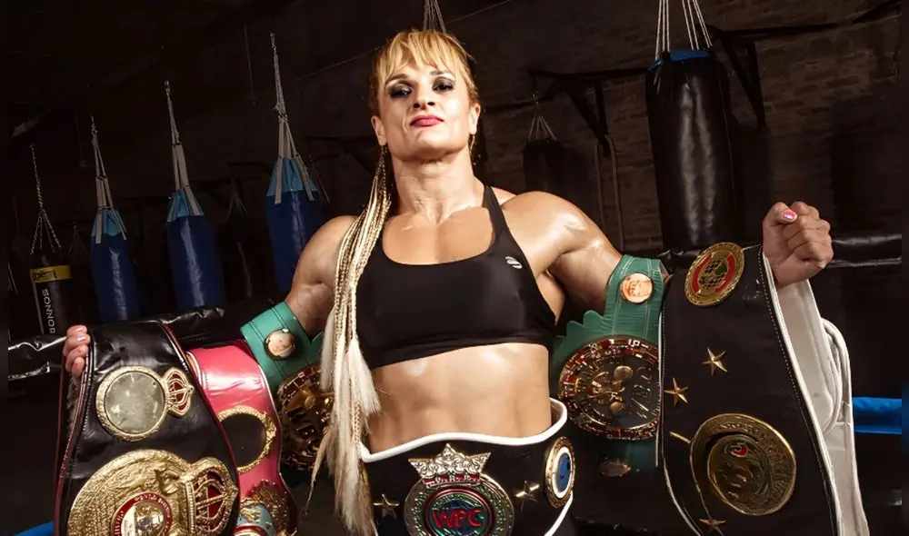 Alejandra “La Locomotora” Oliveras, seis veces campeona mundial de boxeo y figura mediática en Argentina, falleció a los 46 años tras sufrir un ACV y una embolia pulmonar.