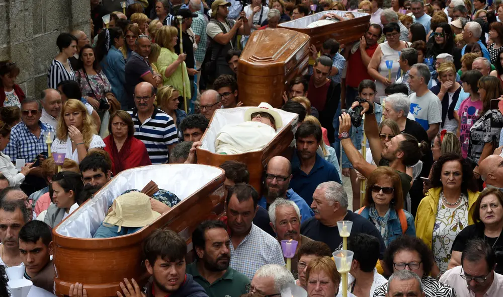 Devotas y devotos recorren As Neves cada 29 de julio en señal de fe. Foto: AFP