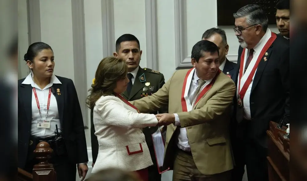 Otra vez un discurso extenso. La presidenta Dina Boluarte fue aplaudida por sus aliados, tanto de derecha como de izquierda. Foto: John Reyes / LR Otra vez un discurso extenso. La presidenta Dina Boluarte fue aplaudida por sus aliados, tanto de derecha como de izquierda. Foto: John Reyes / LR