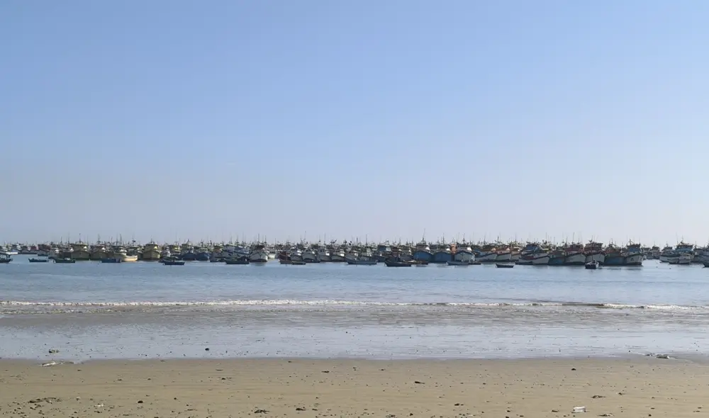 Autoridades ordenaron el cierre temporal de muelles a lo largo del litoral peruano hasta que se levante la alerta de tsunami.