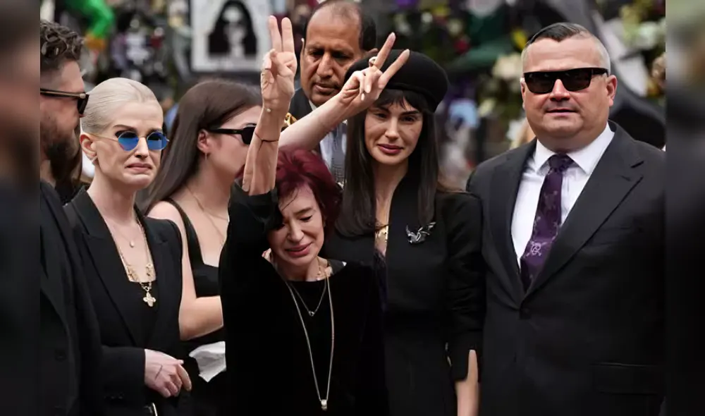 Aimee Osbourne asistió al funeral de Ozzy junto a Sharon, Kelly y Jack. Aimee Osbourne asistió al funeral de Ozzy junto a Sharon, Kelly y Jack.