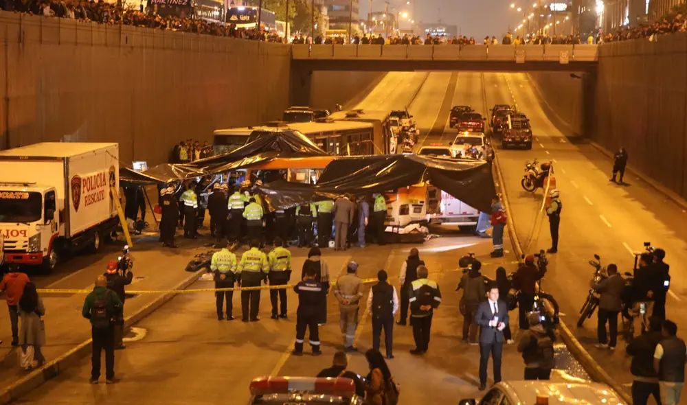 Choque entre Metropolitano y cúster en avenida Alfonso Ugarte deja 3 muertos