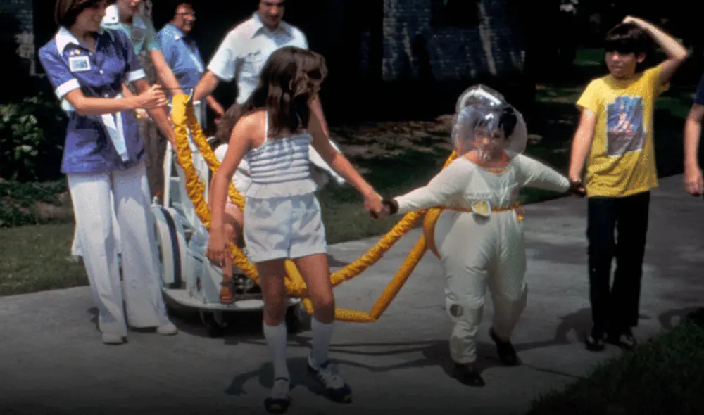 David vivió 12 años sin contacto físico directo con otra persona. Foto: Baylor College of Medicine Archives