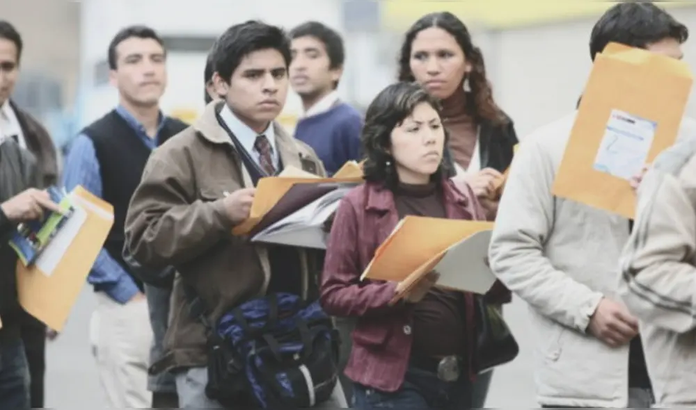 Comercio e informalidad concentran la sobreoferta de mano de obra. Foto: LR