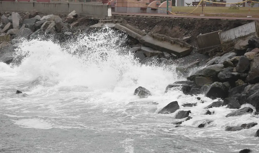 La amenaza de un tsunami en nuestro país. Foto: Composición LR