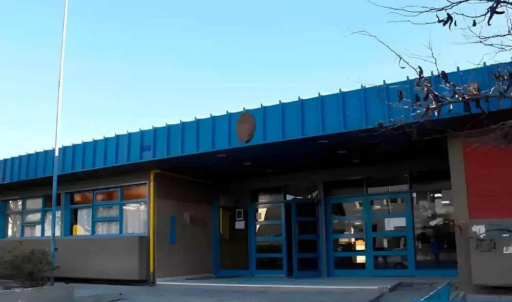 Alumno apuñaló a su compañero dentro de escuela de Argentina. Alumno apuñaló a su compañero dentro de escuela de Argentina.