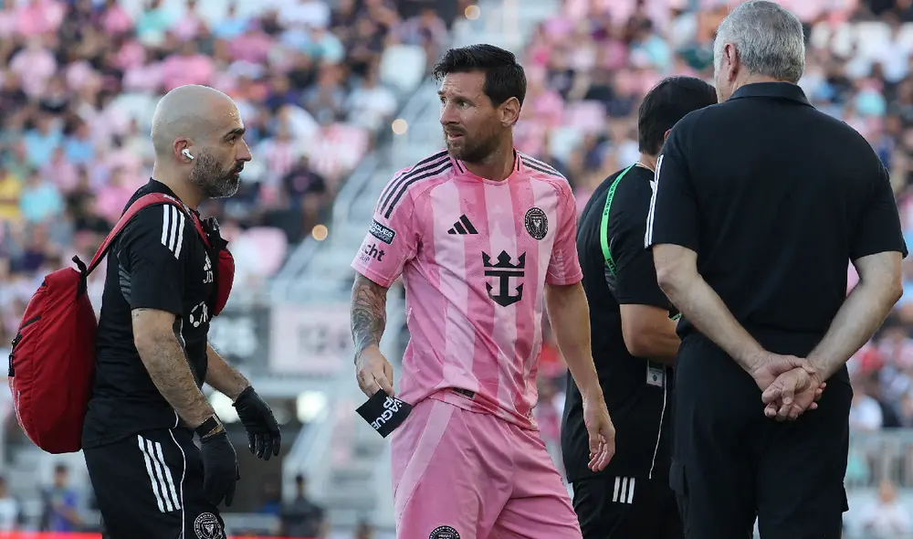 Lionel Messi salió lesionado ante el Necaxa.