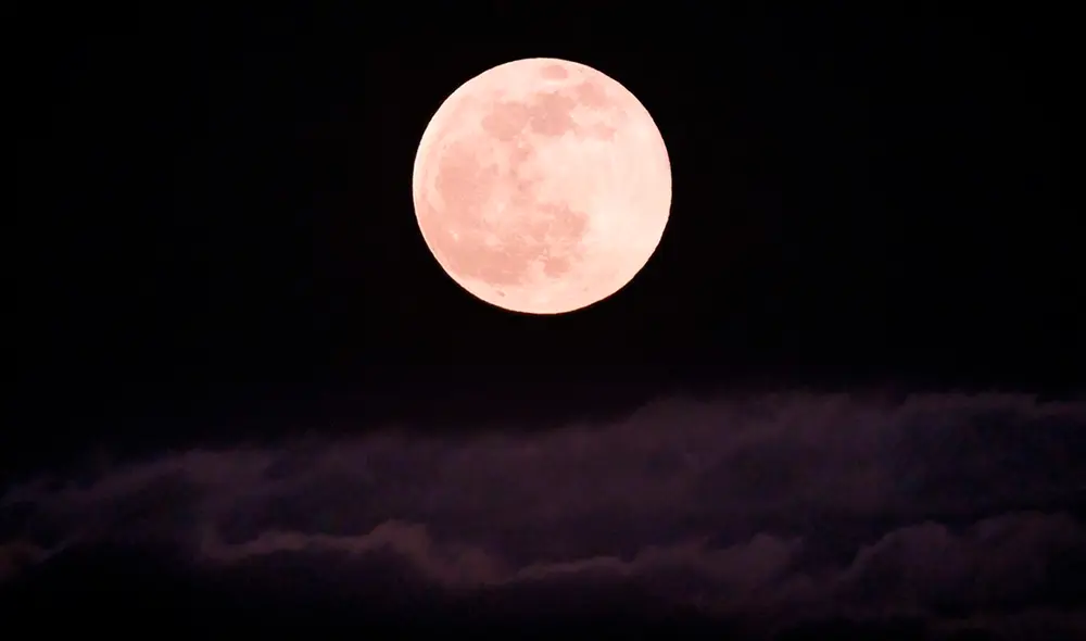 La luna llena o "luna de esturión" brillará en los cielos en este mes de agosto. Foto: IStock