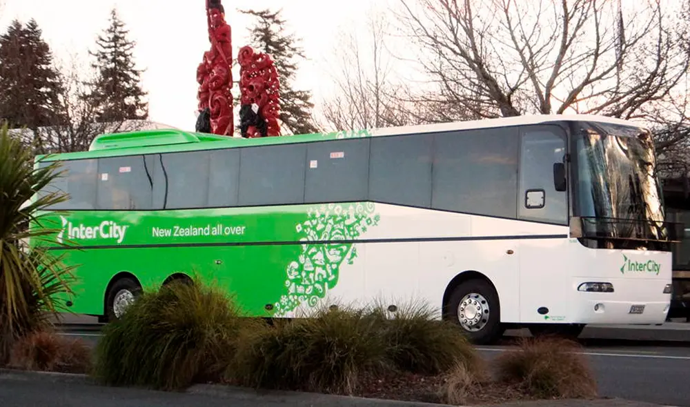 Conductor del autobús descubrió a la menor cuando se movía dentro del compartimiento de equipaje. Foto: Intercity Conductor del autobús descubrió a la menor cuando se movía dentro del compartimiento de equipaje. Foto: Intercity