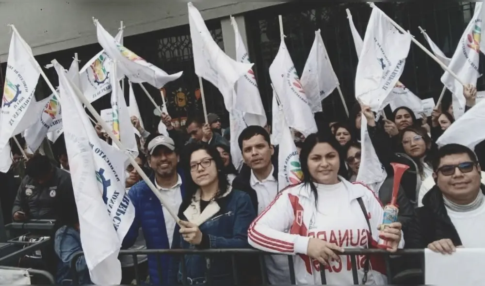 Trabajadores de Sunarp protestaron hace unos días frente al Congreso. Foto: Sintrepcas IX Trabajadores de Sunarp protestaron hace unos días frente al Congreso. Foto: Sintrepcas IX