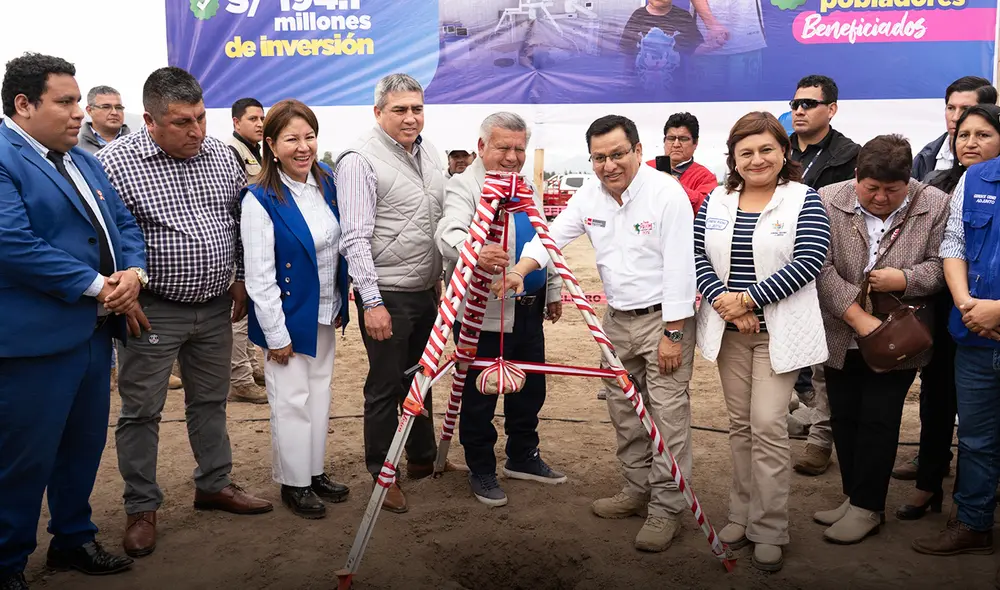 Primera piedra. El gobernador liberteño César Acuña Peralta inaugurando el inicio de la construcción del hospital de Virú a cargo de LC&EC, responsable del 50% de la obra, sin contar con experiencia. Foto: difusión
