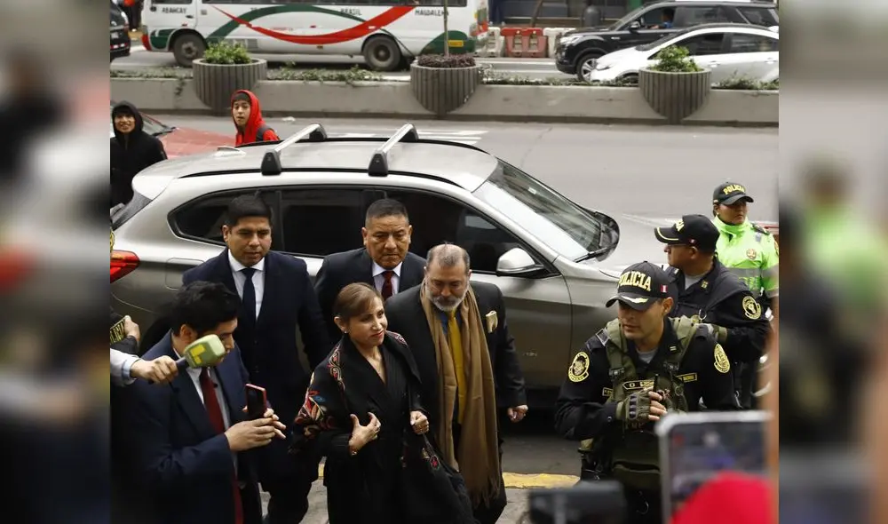 Patricia Benavides llegó a la Fiscalía con un fuerte resguardo policial. Foto: Sebastián Blanco/URPI-LR Patricia Benavides llegó a la Fiscalía con un fuerte resguardo policial. Foto: Sebastián Blanco/URPI-LR