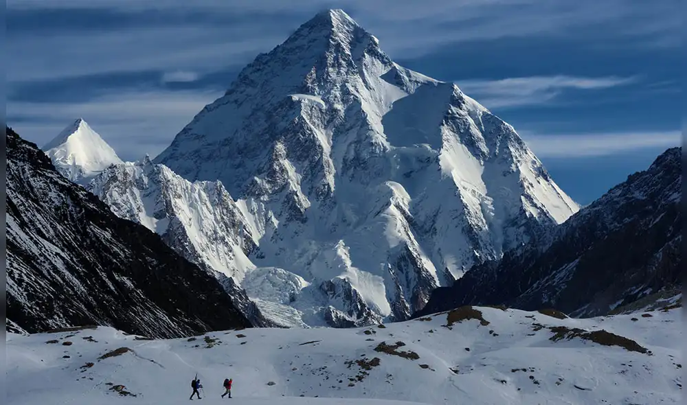 El Club Alpino de Pakistán señaló que el incidente ocurrió en una sección de la montaña en la que se producen caídas de piedras regularmente. El Club Alpino de Pakistán señaló que el incidente ocurrió en una sección de la montaña en la que se producen caídas de piedras regularmente.