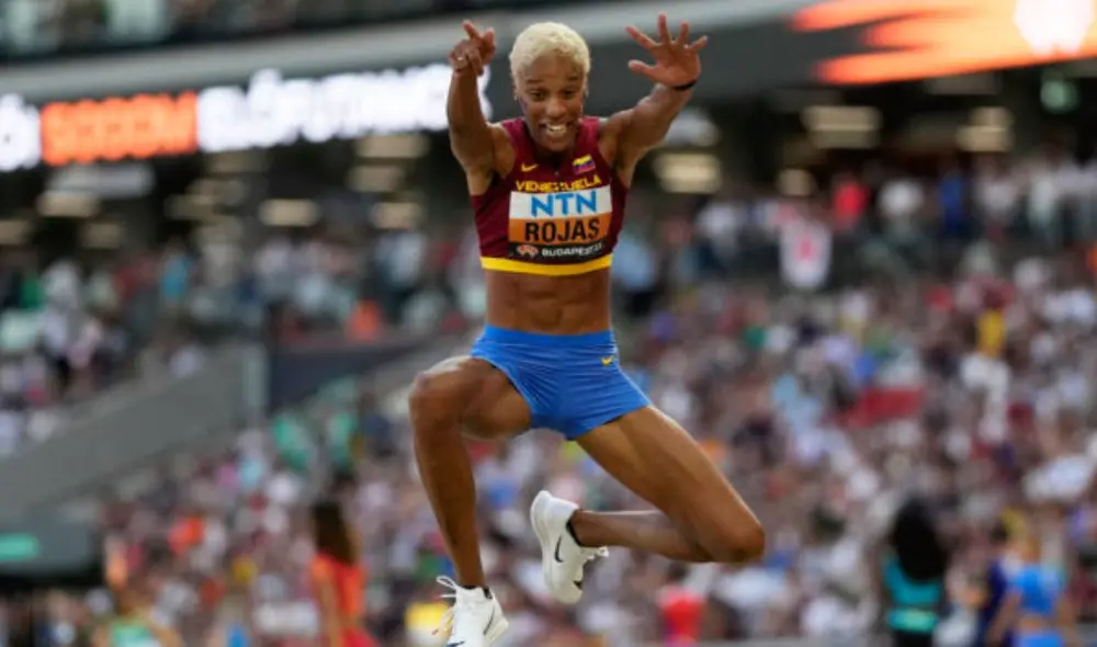 Yulimar Rojas tiene 28 años y es la actual plusmarquista mundial de triple salto con 15,74 metros. Foto: AFP
