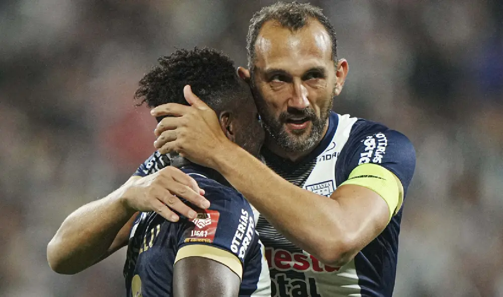 Hernán Barcos junto a Eryc Castillo